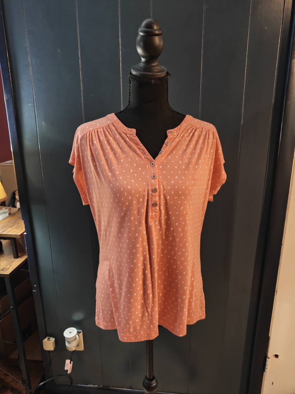 Liz Claiborne Peach Dot Henley Short Sleeve Top Petite Large